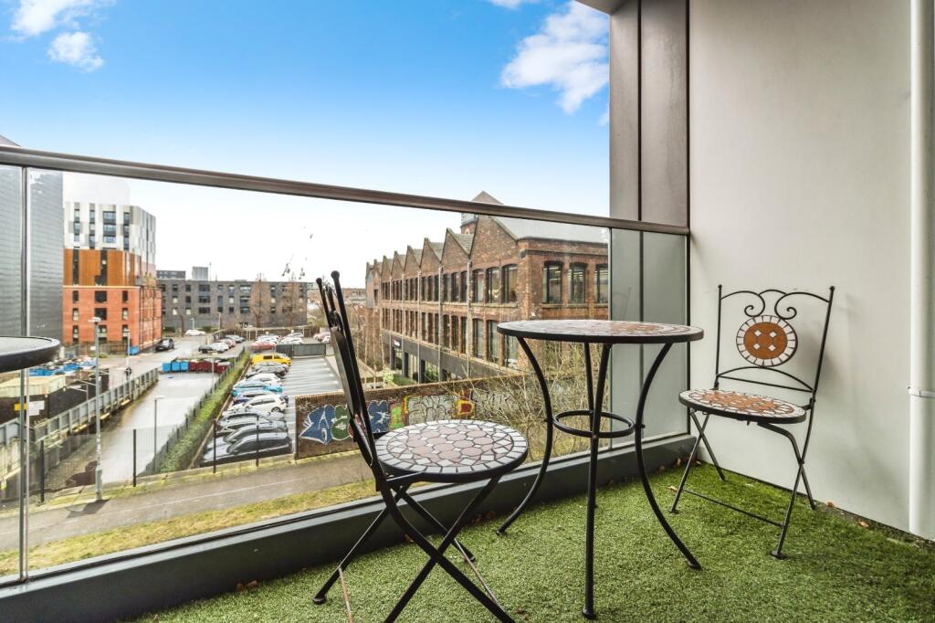 Apartment in Manchester, New Islington, Miles Platting - More