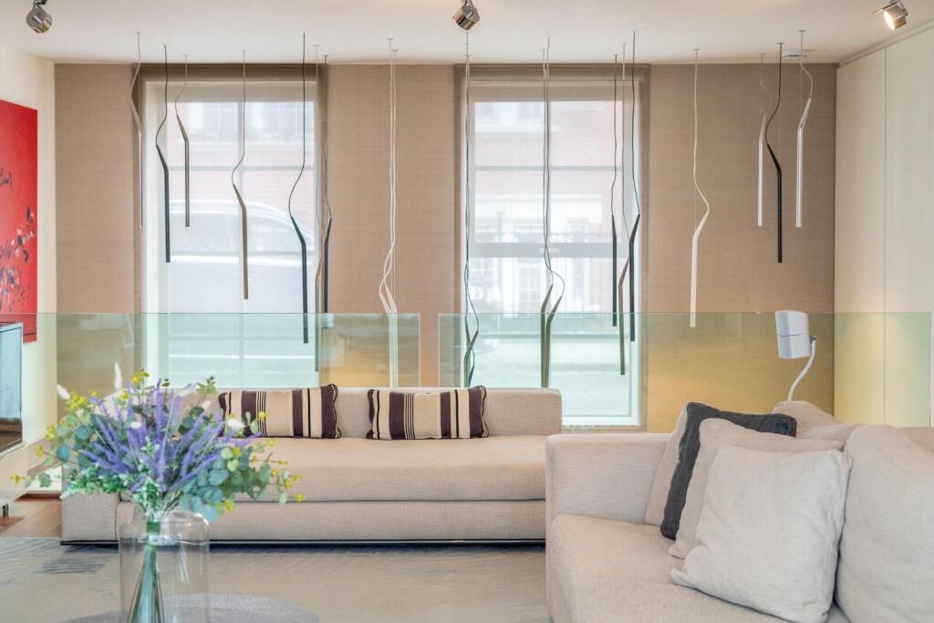 4 bedroom mews property for rent