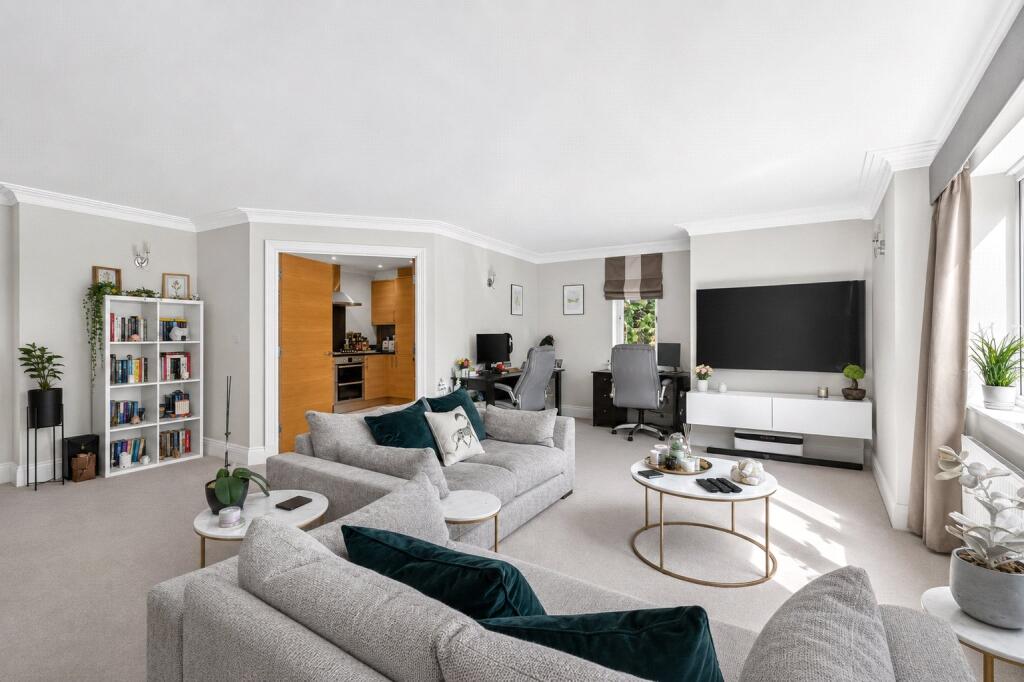 Apartment in Slough - View 4