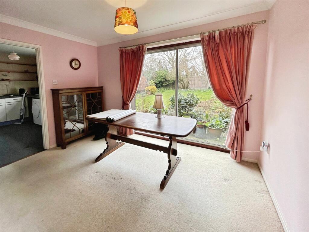 Hawkenbury, Harlow, Essex, CM19 photo 4