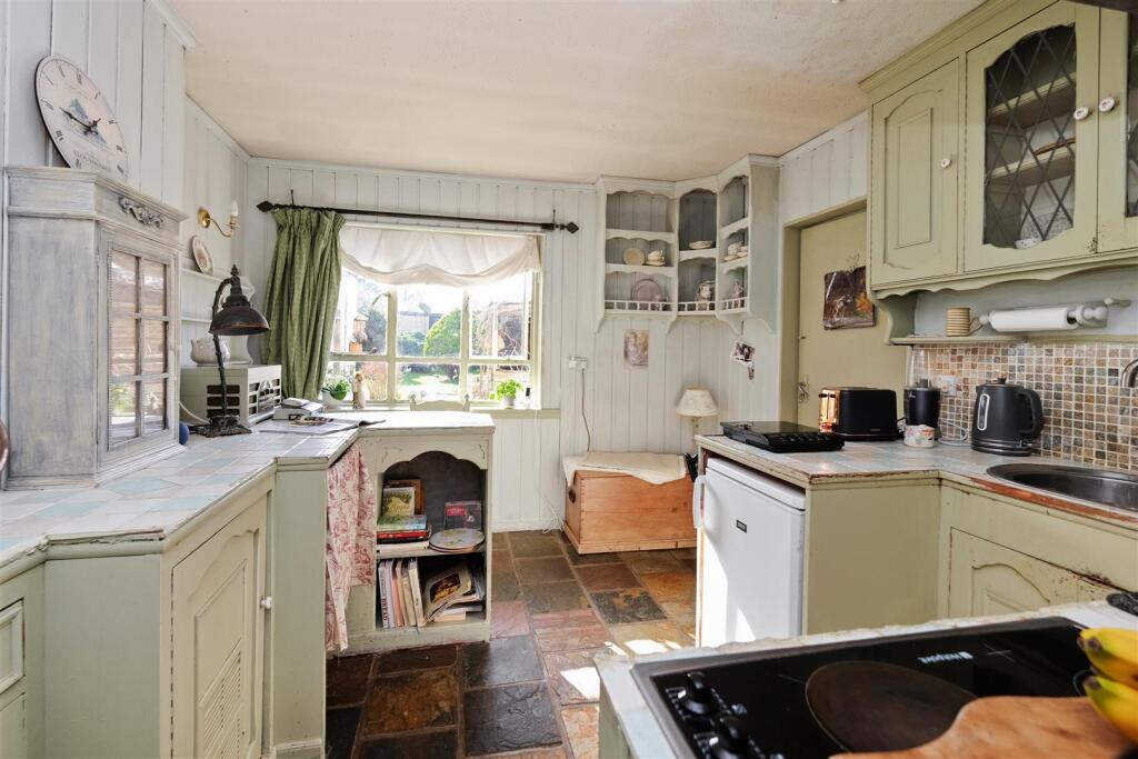 Clover Rise, WHITSTABLE photo 4
