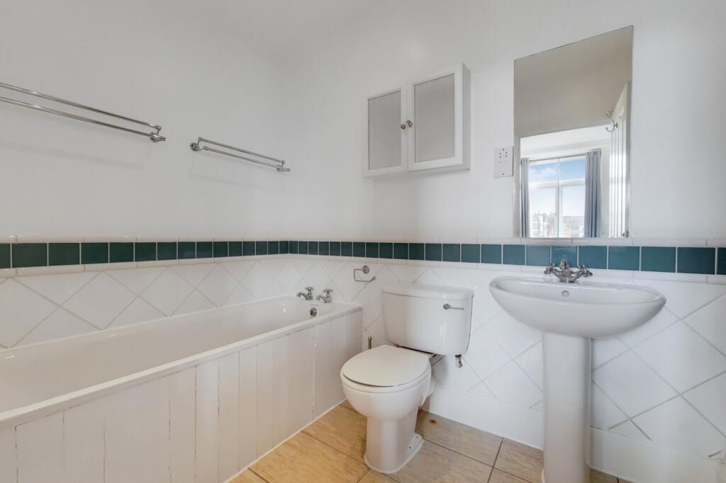 Apartment in London, St Pancras - View 4