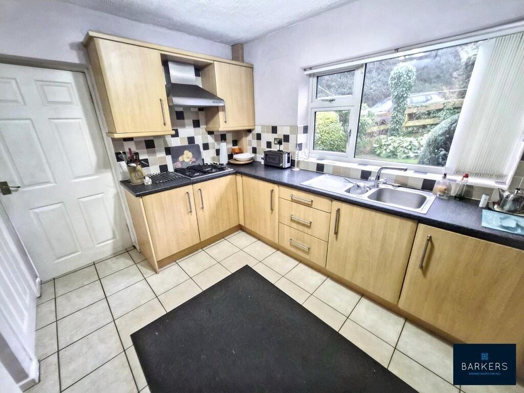 County Close, Batley photo 3
