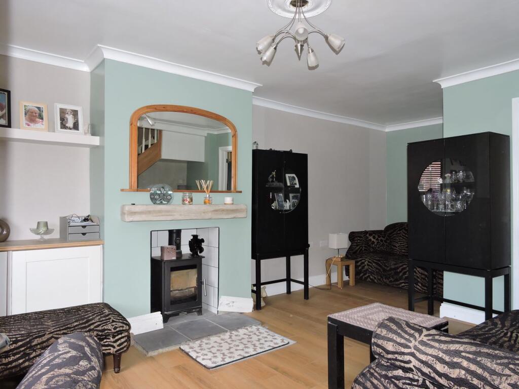 House in London, Enfield Highway, Southbury - More