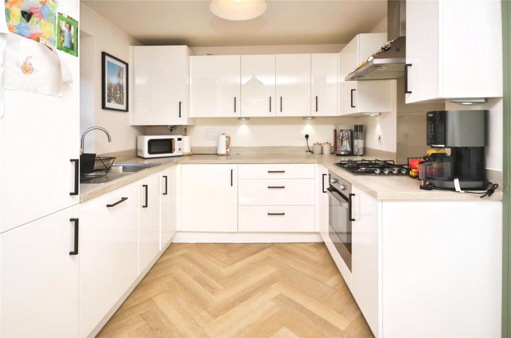 Grand Junction, Broughton, Aylesbury - View 5