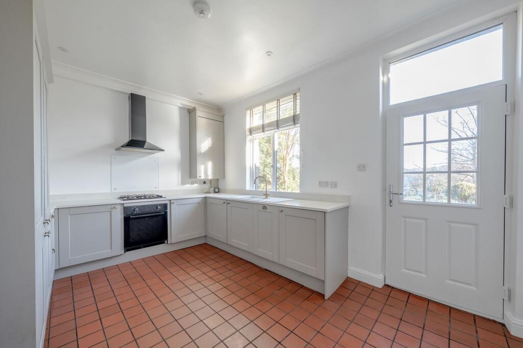 New Adel Lane, Leeds, LS16 photo 4