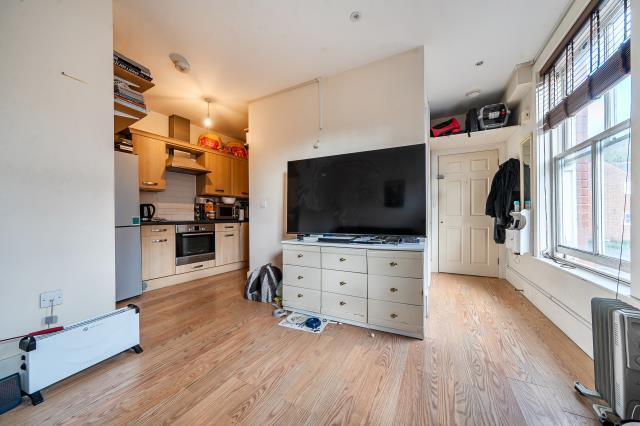 Apartment in Lye Green, Old Town, Chesham - View 5