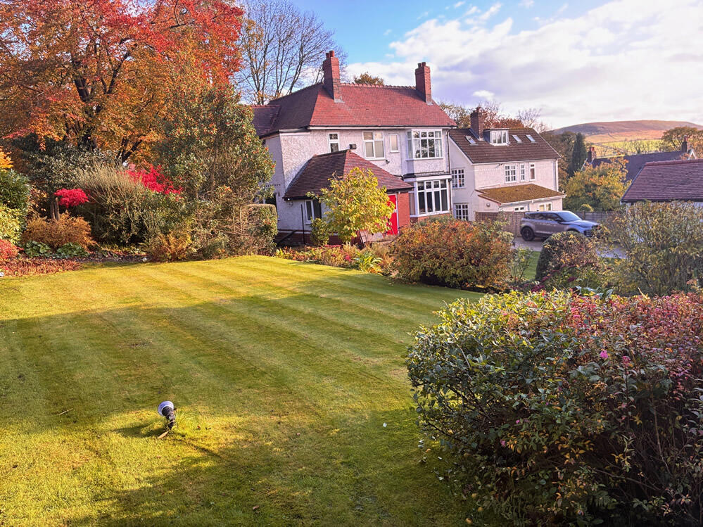2 Clough Park Avenue, Grasscroft photo 3