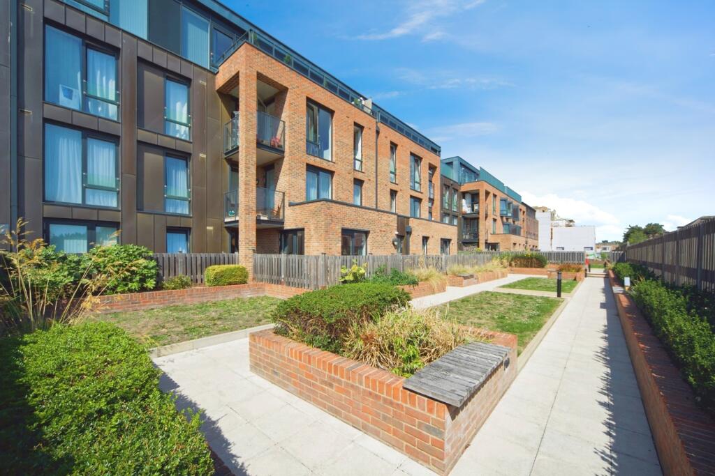 Main image of property: High Road, London, N12
