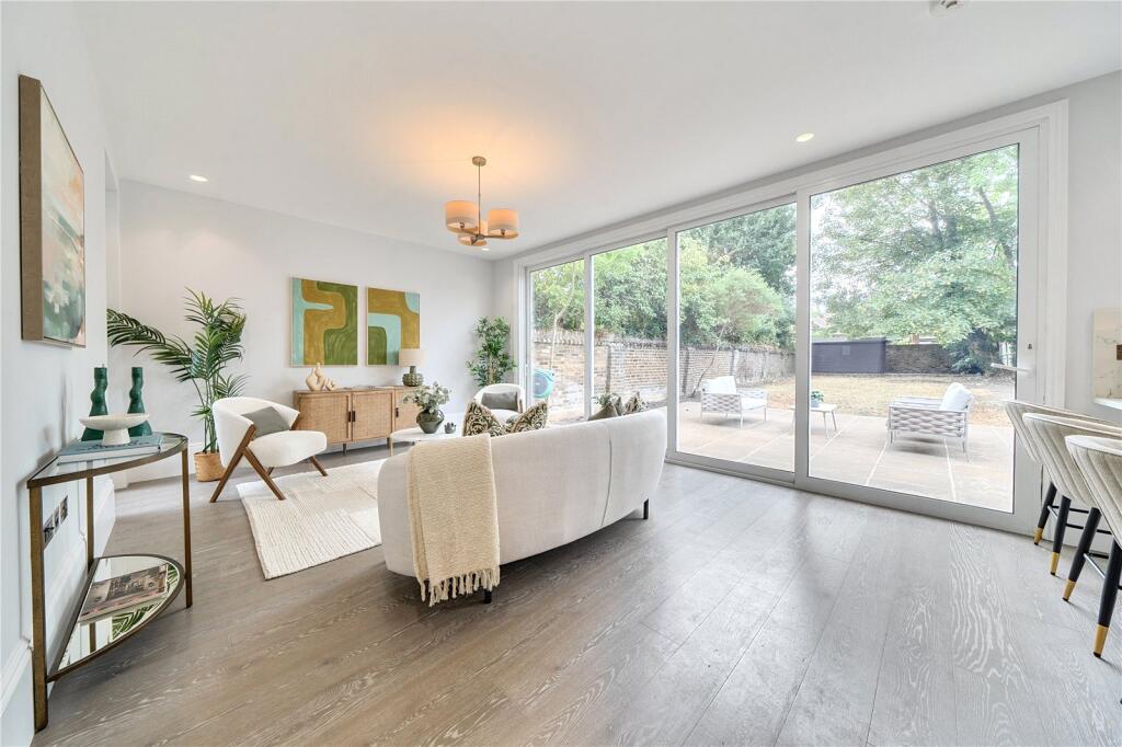 Apartment in London - More