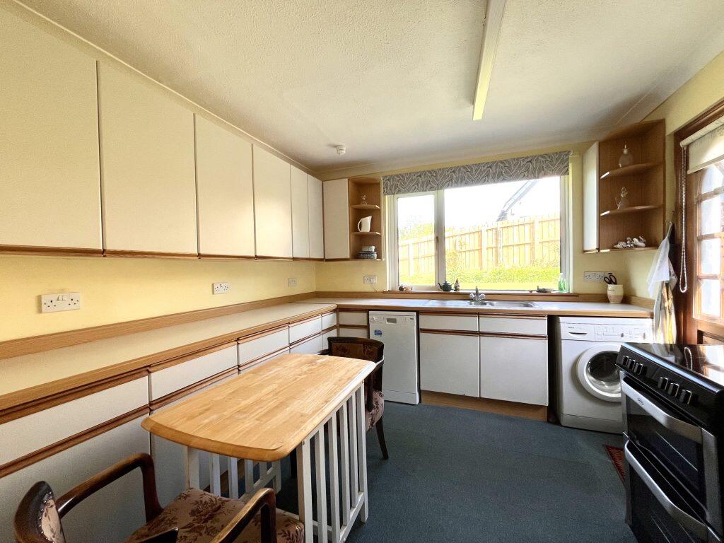 11 Laburnum Grove Stirling FK8 2PR photo 4