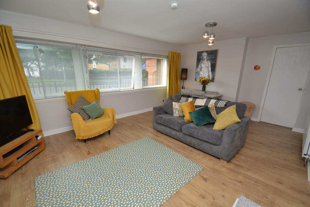 Apartment in Glasgow, Waverley Park, Pollokshaws - View 4