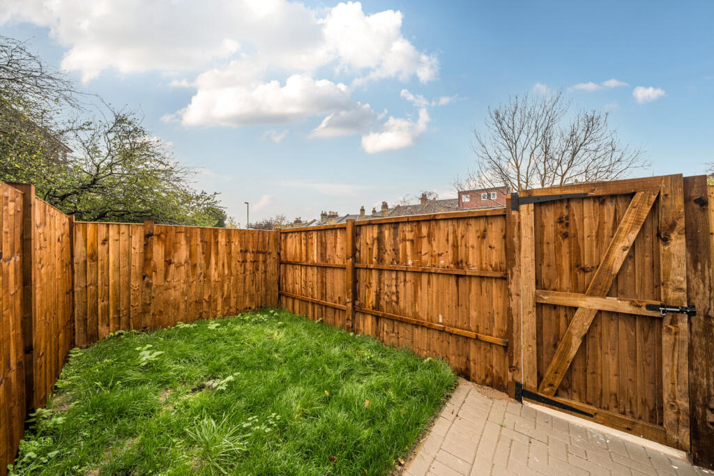 Knowles Hill Crescent, London photo 3