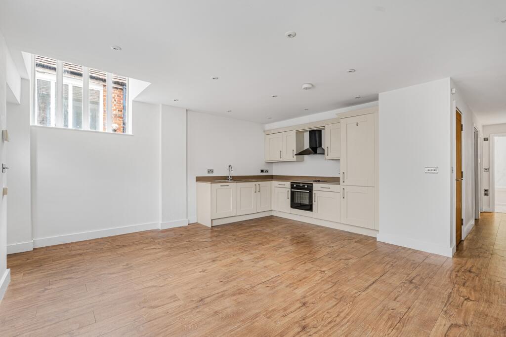 Apartment in East Hampshire, Froyle - View 2