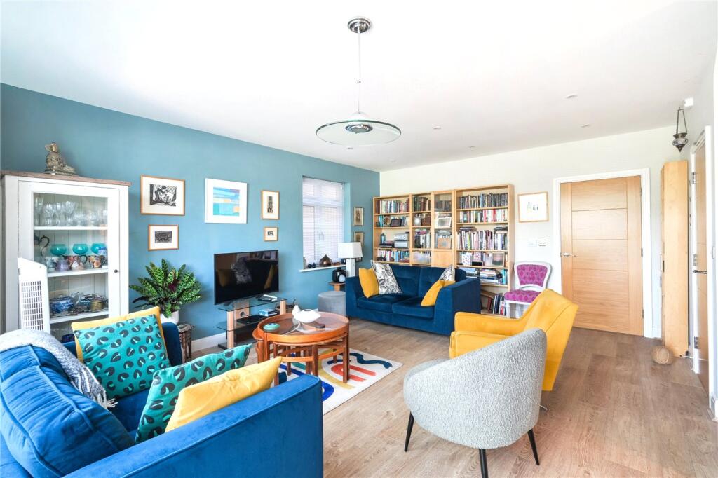 Mimosa Close, Epsom, Surrey, KT17 - View 3