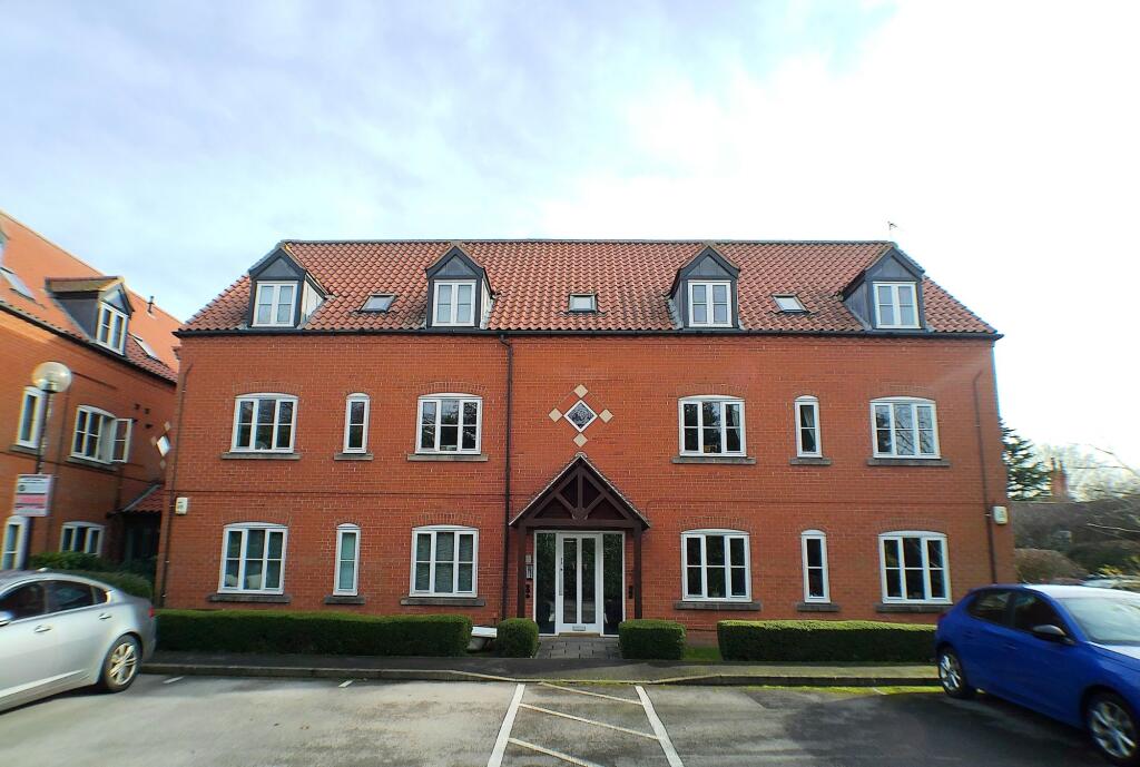 2-bed flat on Long Acre, Bingham, NG13, £160,000