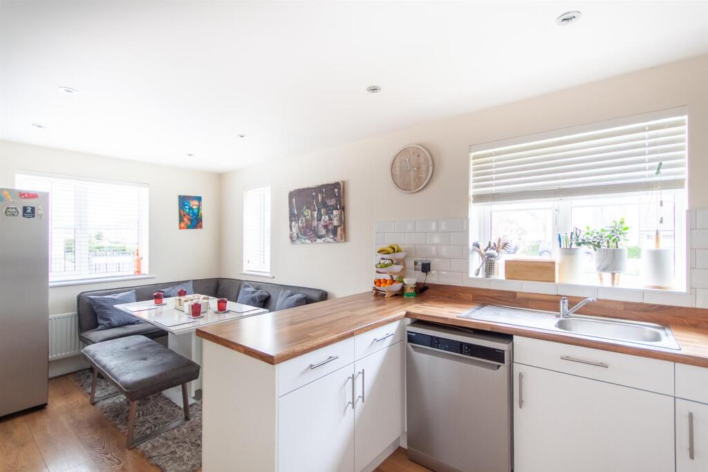 Leonides Avenue, Weston-Super-Mare - FREEHOLD photo 3