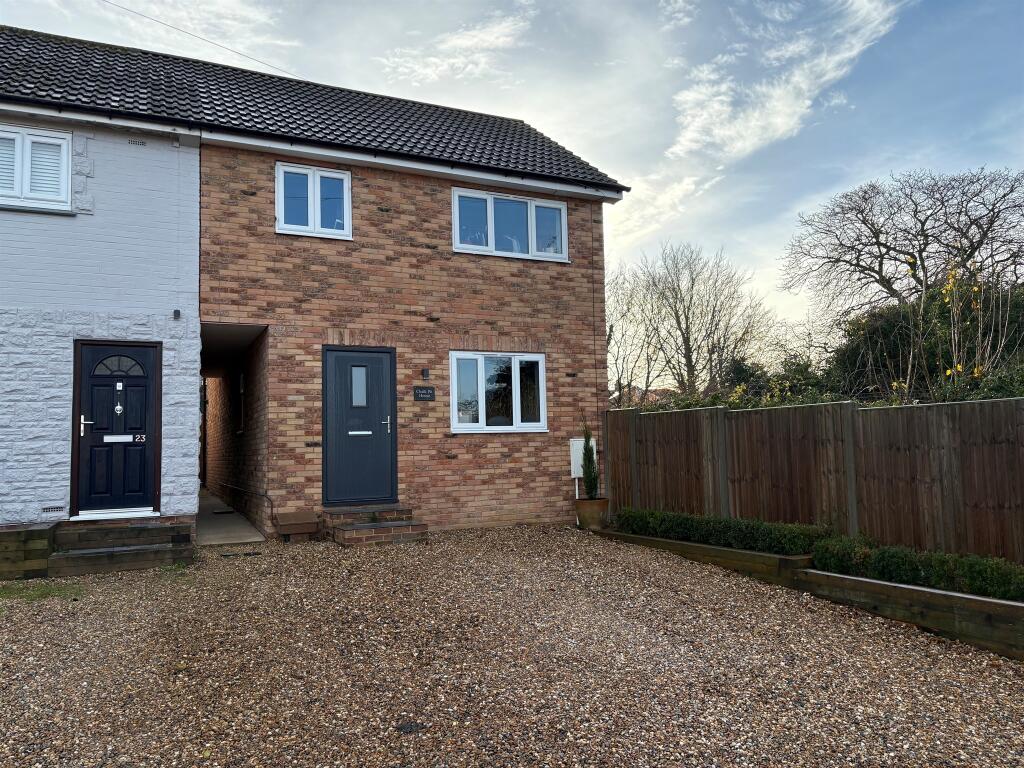 3-bed terraced on Woodhall Close, Sudbury, £375,000