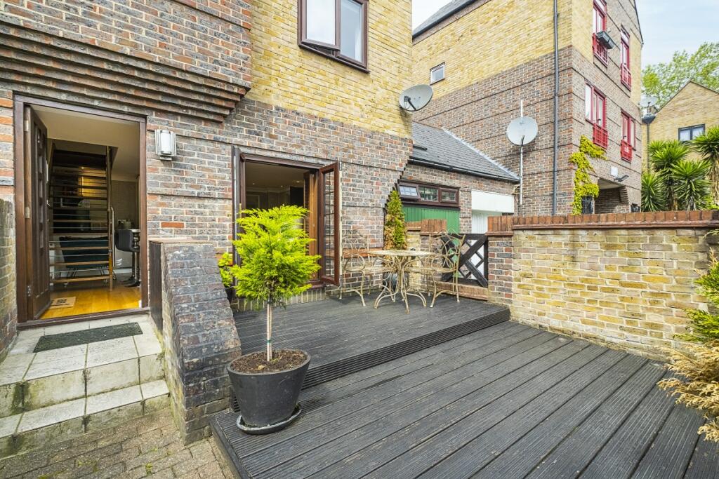 2 bedroom semi-detached house for rent