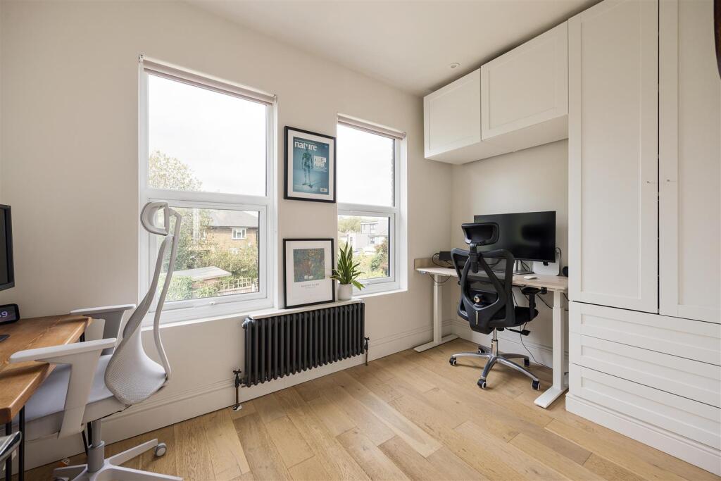 Apartment in London, Highams Park - More