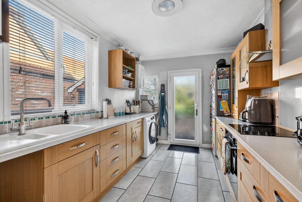 Reading Road, Winnersh, RG41 photo 4