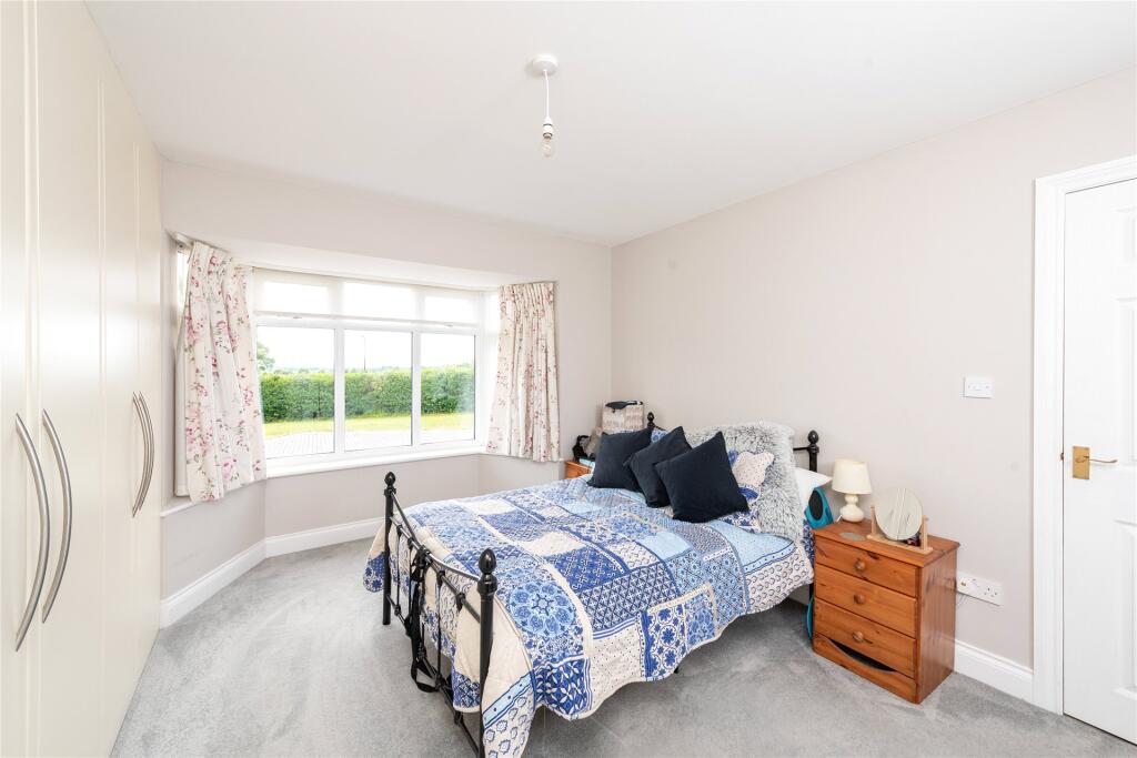 Wolverton Road, Castlethorpe, Milton Keynes, Buckinghamshire, MK19 - View 5