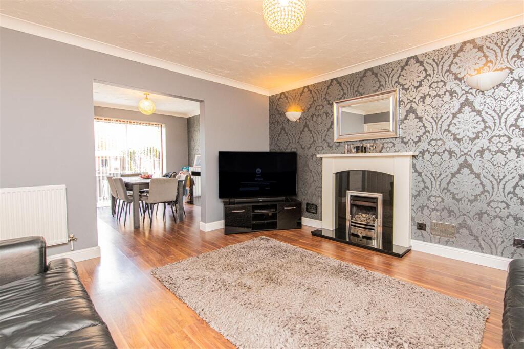 House in Kettering, Leisure Village - More