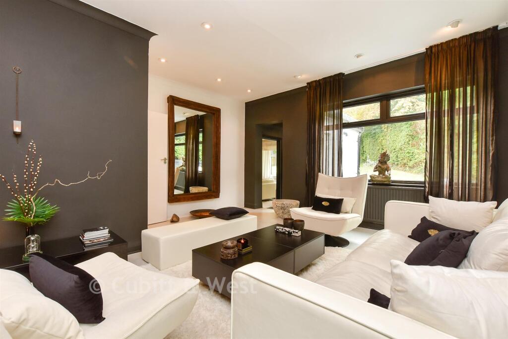 House in Croydon - View 2
