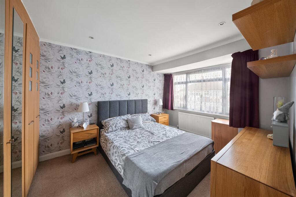Midhurst Gardens, Hillingdon - View 5