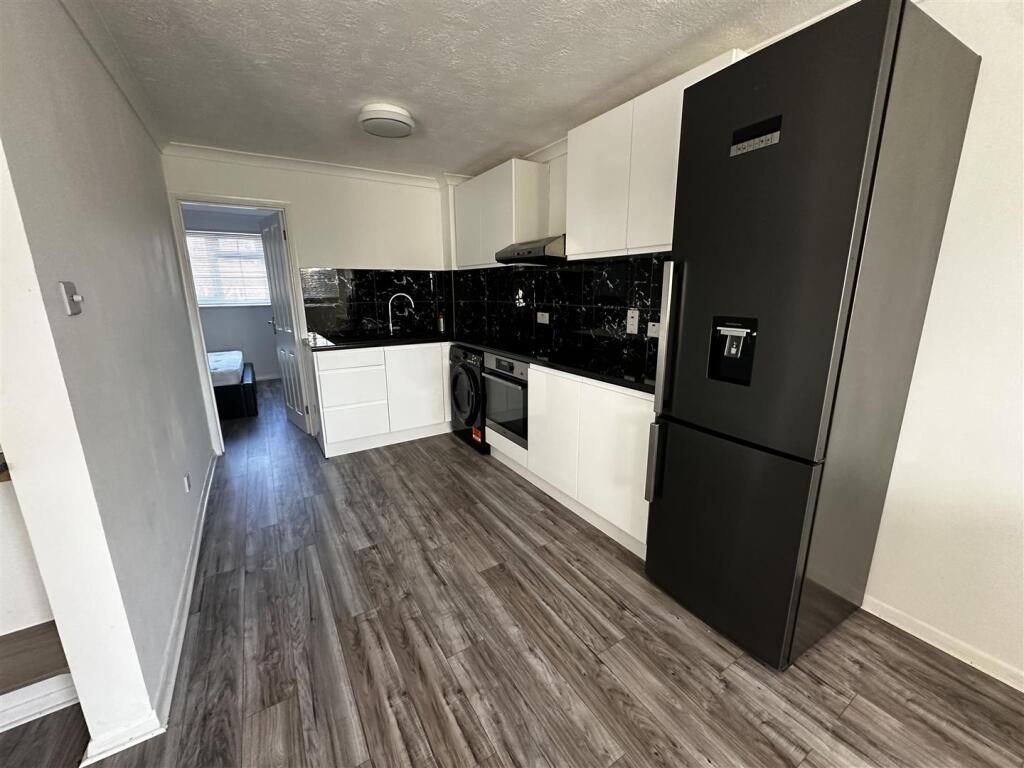 Apartment in Twickenham - View 4