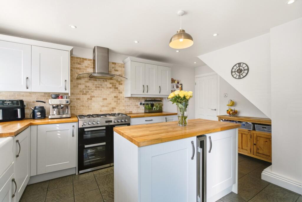 House in Dunstable, Central Bedfordshire - More