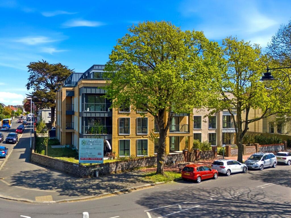 Main image of property: 18 Farncombe Road, Worthing, BN11 2FQ