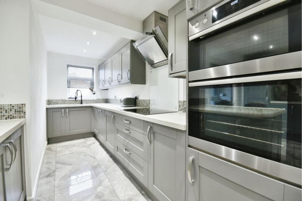Amberwood, Chadderton, Oldham, OL9 photo 4