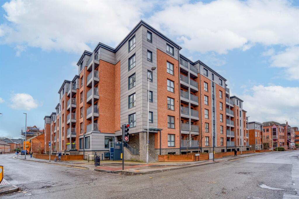 Main image of property: Silver Street, Reading