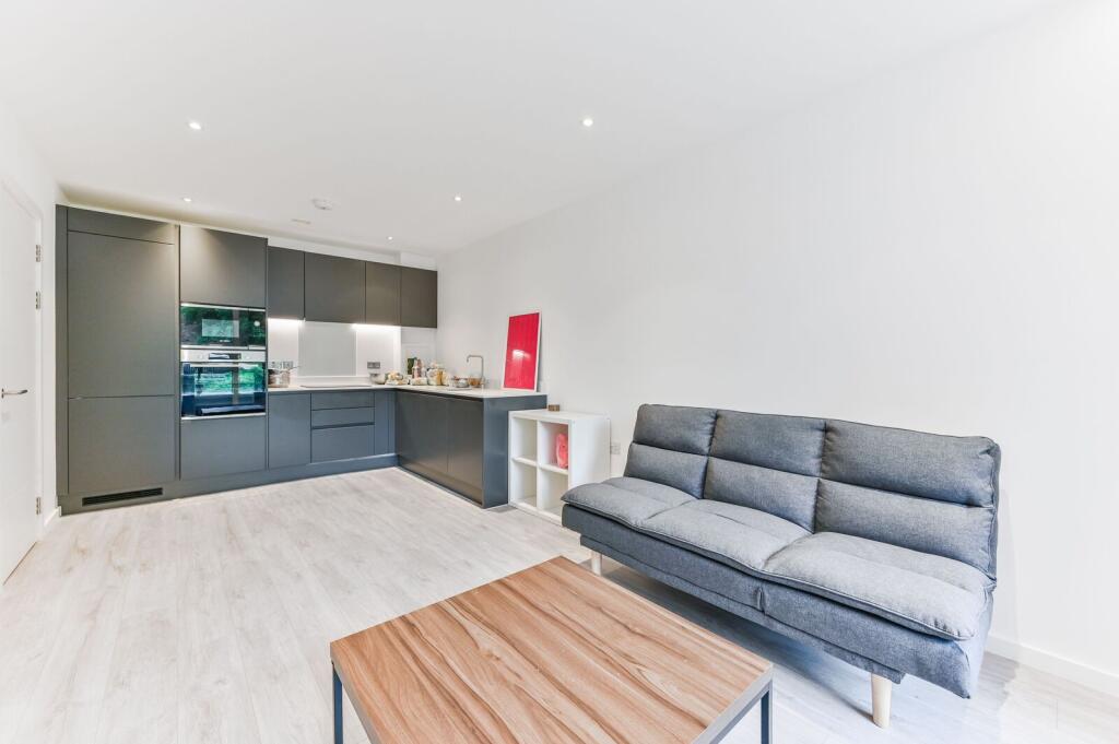 Apartment in Croydon - View 5
