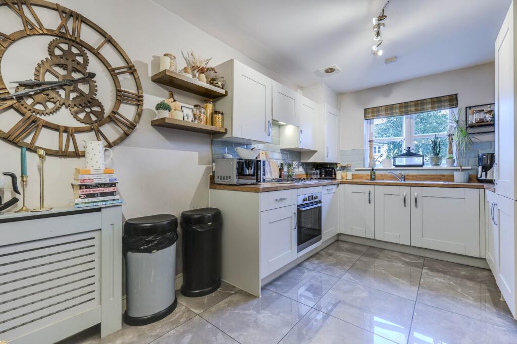 Brompton Drive, Bradford, West Yorkshire, BD10 photo 5