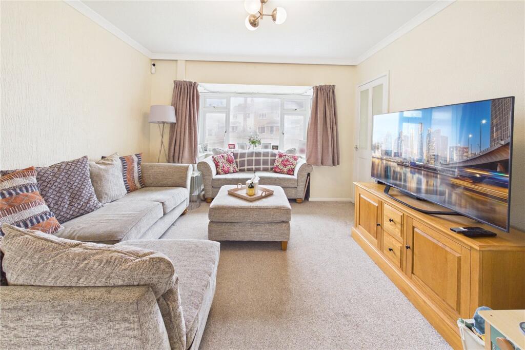 Longcroft Road, Thatcham, Berkshire, RG19 photo 3