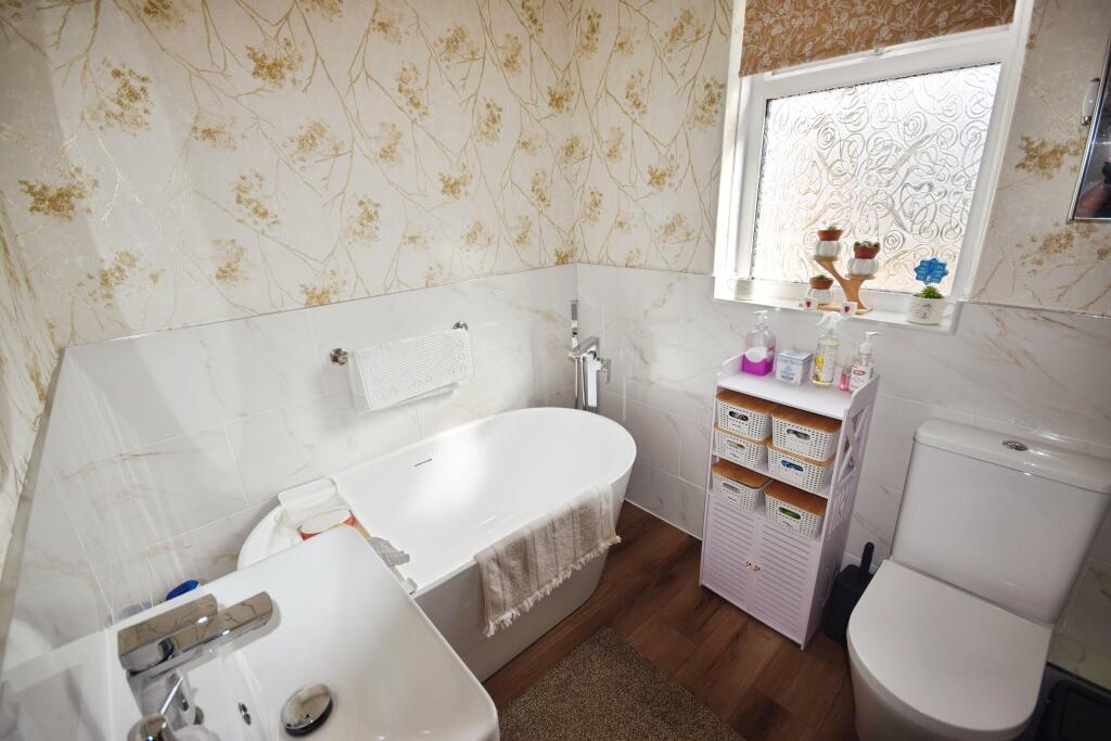 House in East Lindsey, Chapel St. Leonards - More