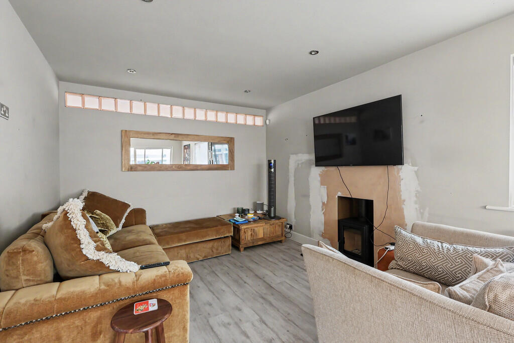 House in Poole, Longfleet - More