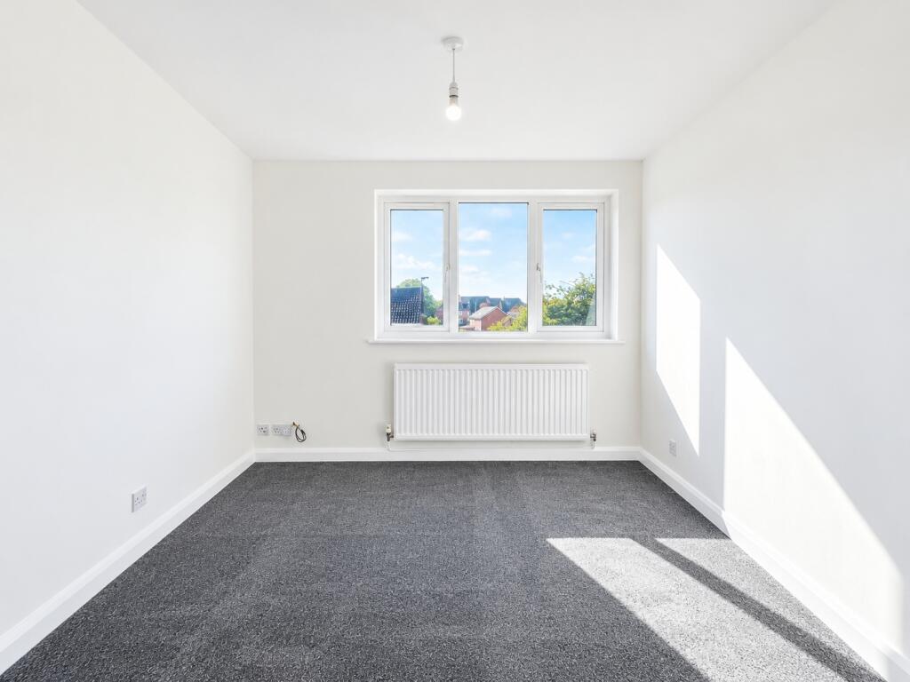Apartment in East Hampshire, Alton - View 3