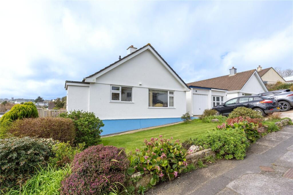 3 bedroom link detached house in Crowlas, no chain, great location