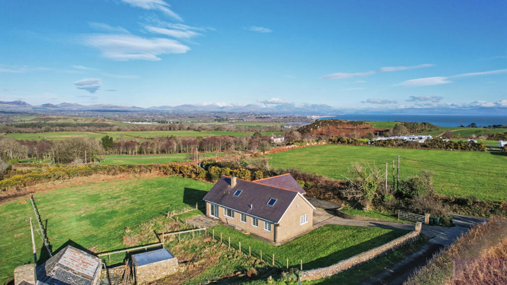 Main image of property: Henllys Isaf, Llanbedrog