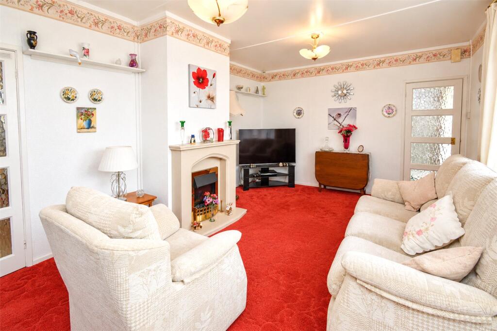 House in Ellesmere Port, Rossmore Road West - More
