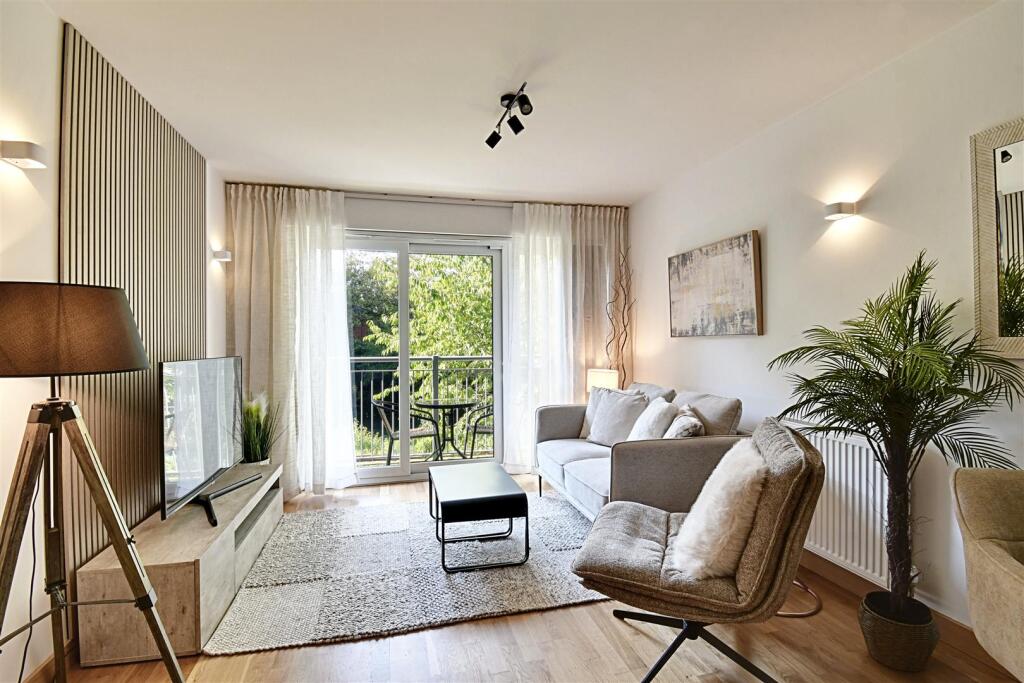Main image of property: Smeaton Court, Hertford, Hertfordshire, SG13
