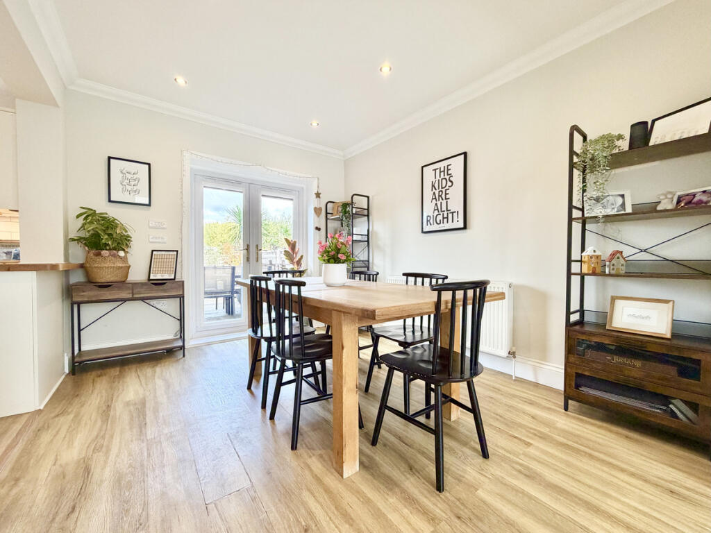 House in Sandown, Yaverland - More