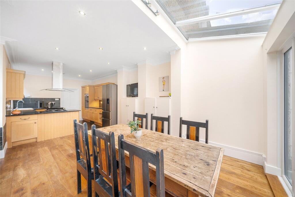 4 bedroom terraced house for rent