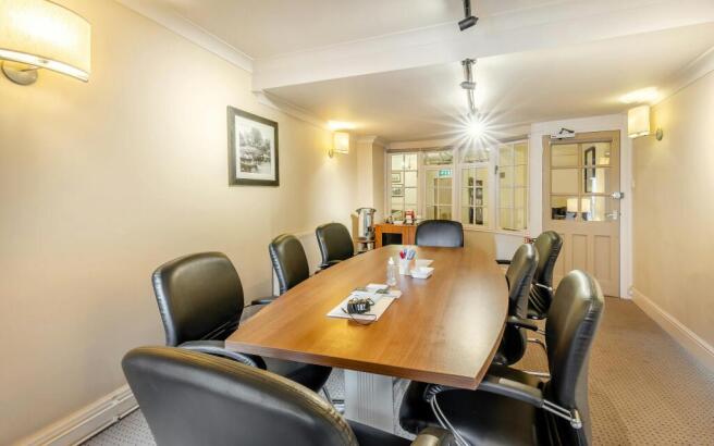 8685245-interior24.jpg