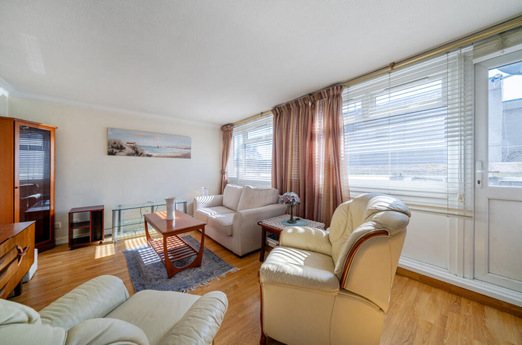 Apartment in Slough - View 4