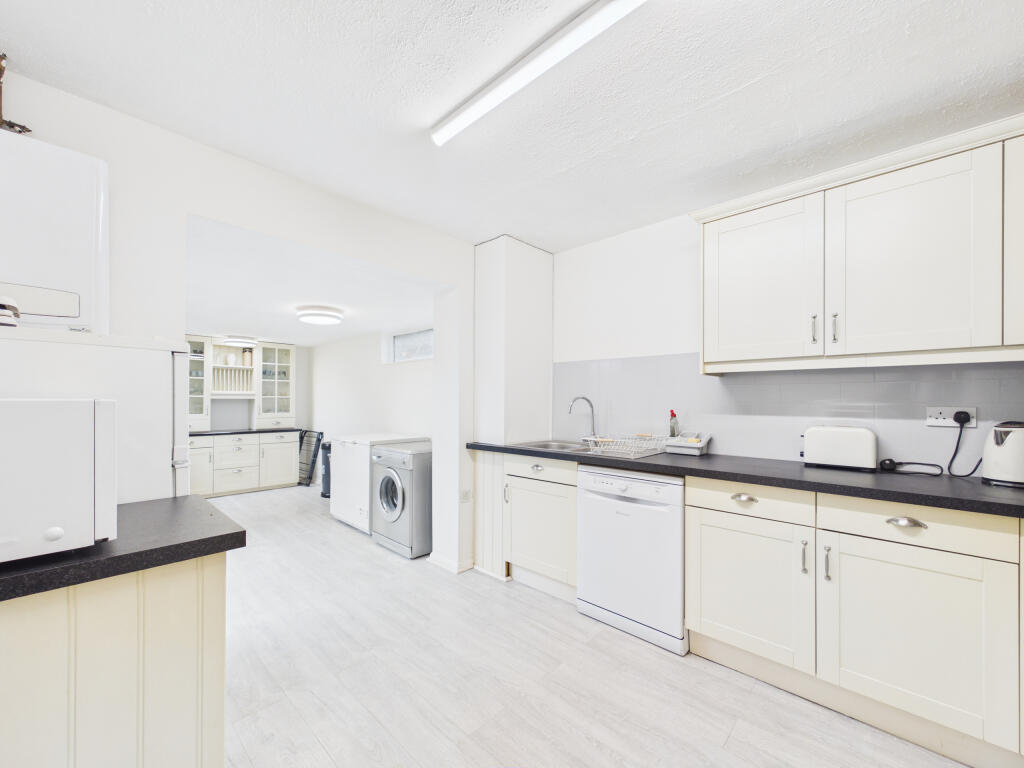 House in Hemel Hempstead, High Wycombe Community Board - View 2