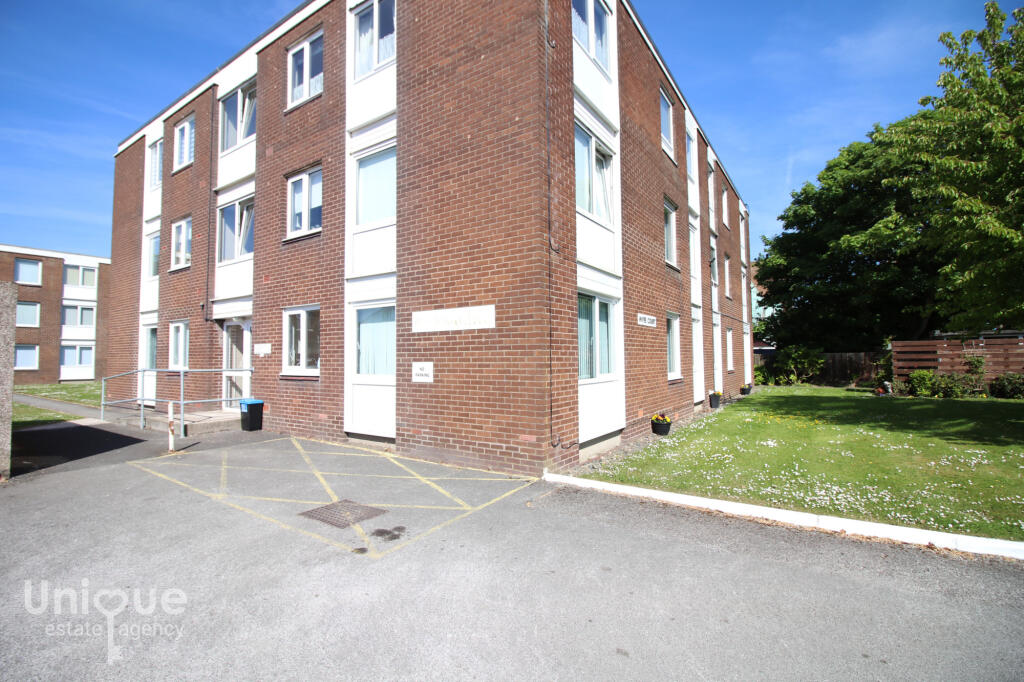 2-bed flat on Wyre Court, Highbury Avenue, Fleetwood, FY7, £79,950